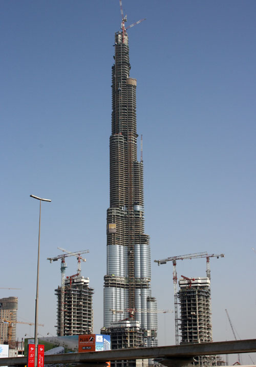 Burj Dubai now towers 600 meters above the Emirate of Dubai.