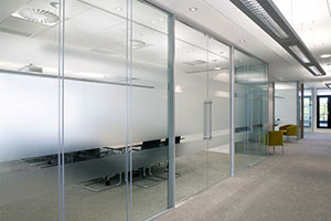 7 Glass Curtain Wall Options for Building Interiors