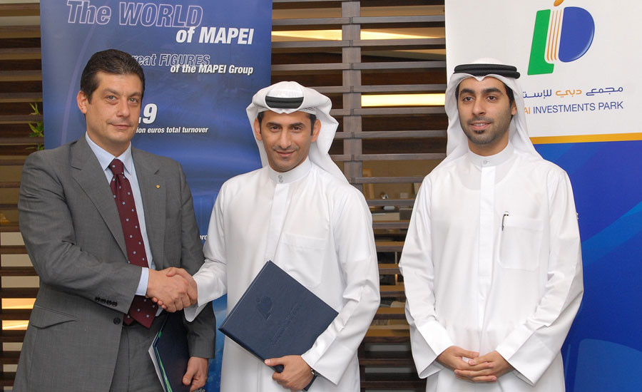 Omar Al Mesmar, General Manager, Dubai Investments Park, at the signing ceremony with Stefano Iannacone, Managing Director, MAPEI, and Ammar Al Duwaikh, Sales and<br>Leasing Manager, Dubai Investments Park.