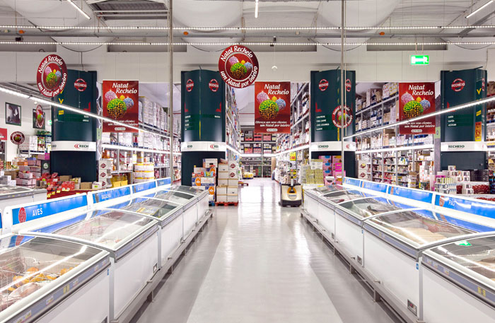 Arquiled opts to fit its LED luminaires with Oslon SSL light emitting diodes: energy efficient lighting solutions for supermarkets.