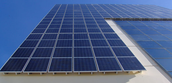 Siemens installs solar systems in Italy for producing regenerative energy.