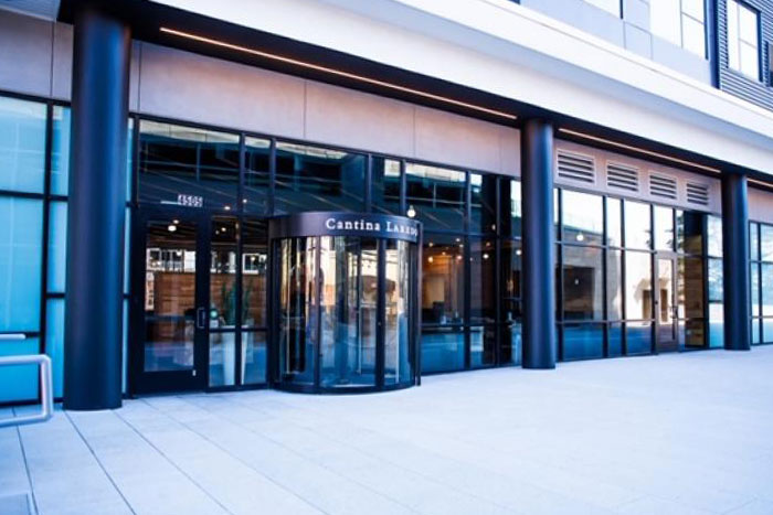 Cantina Laredo Standardizes on Boon Edam Revolving Door for Main Entrance