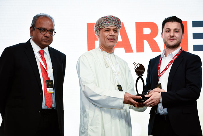 Venkatesh Manjeri, Division Manager, Intercare and Qais Suleiman Al Kishri, Director General-Health Affairs, Muscat Municipality, present Julian Khalil, Director of Soft Services at Farnek, with the award.