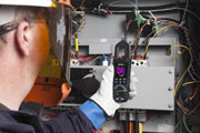 FLIR announces availability of world’s first thermal imaging clamp meter