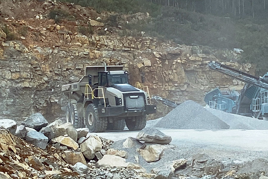 With a haul capacity of 38 tonnes (41.9 US ton), the RA40 is designed and built for heavy-duty quarrying operations.