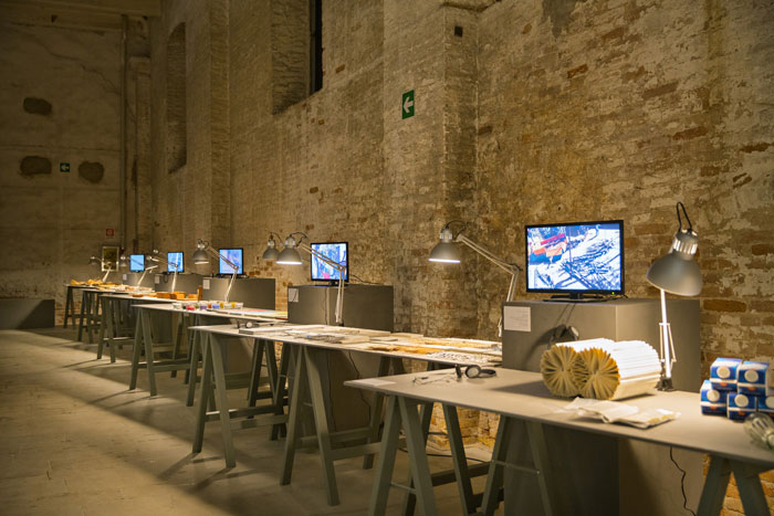 Laminam_Calce Tortora_Anupama Kundoo's installation @Arsenale _Tables