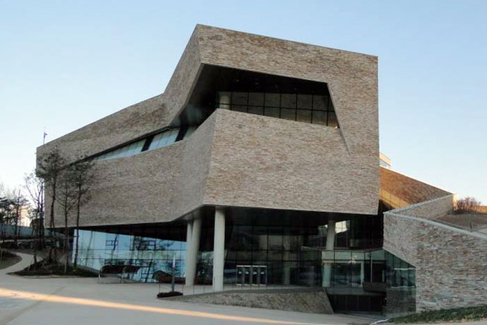 LATICRETE Goes Direct for Exterior Stone Veneer at Hanseong Baekje Museum in Seoul, South Korea