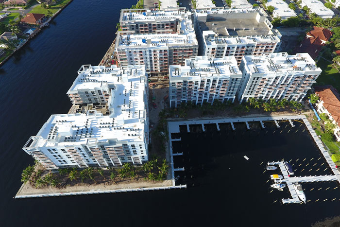 A bird’s-eye-view shows the Modera Port Royale apartments and adjacent marina situated right on the Intracoastal Waterway in Fort Lauderdale, FL; comprehensive protection against concrete deterioration from the nearby saltwater is provided by PENETRON ADMIX.