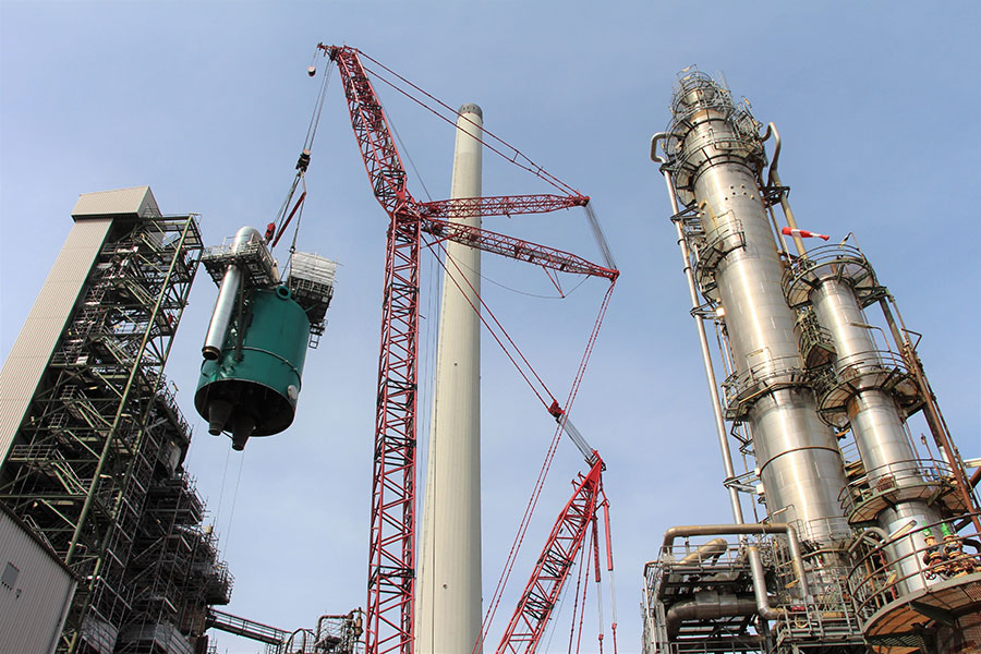 Mammoet Installs New FCC Reactor Head at Germany’s Largest Refinery