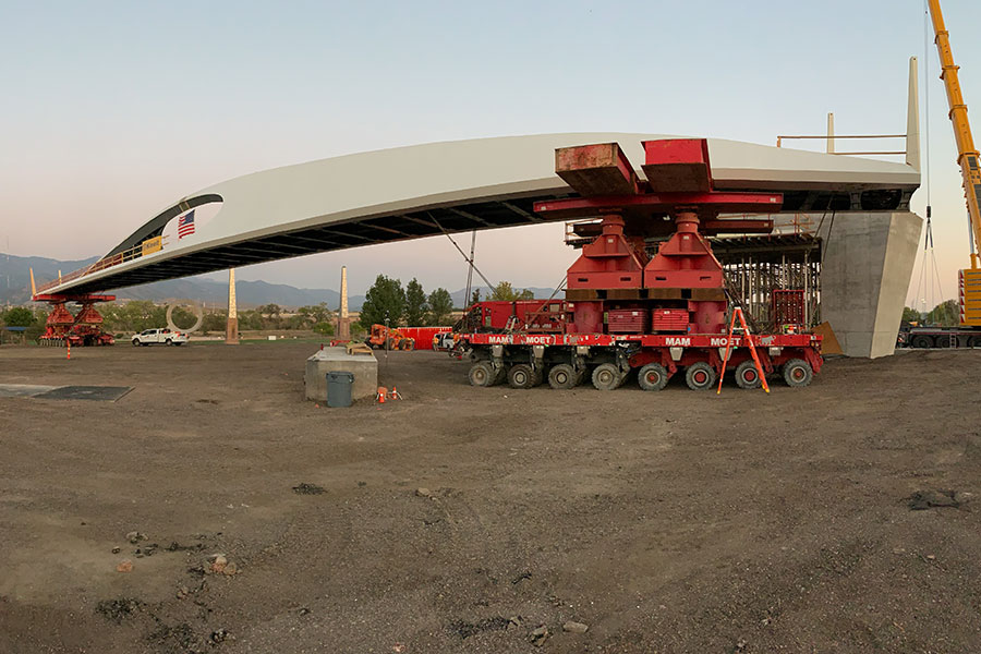 Mammoet Swiftly Sets Pedestrian Bridge in Colorado