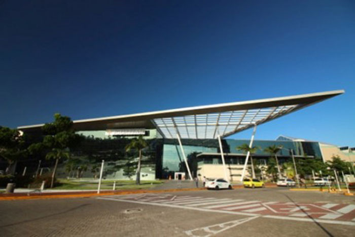 PENETRON crystalline technology above: First inaugurated in 1981, the Iguatemi Fortaleza Mall was expanded with movie theaters, new designer stores and an underground logistics center.