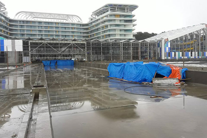 Final preparations: A close-up of the Shekvetili Five Star outdoor pool, located on the Black Sea shore, nearing completion. PENETRON crystalline waterproofing is already in the concrete.