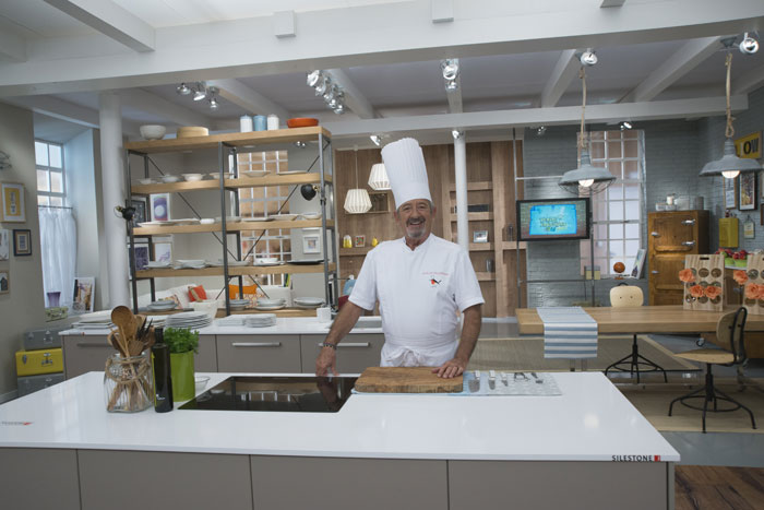 The Spanish star TV chef Karlos Arguiñano has chosen Silestone® Iconic White for the new kitchen of his program “Karlos Arguiñano in your kitchen”.