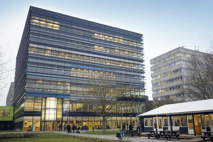 Utrecht University Installs Towering Boon Edam Revolving Door at Main Entrance to Sciences Building