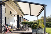 Xtesa Plain, the new minimalist pergola with winding fabric